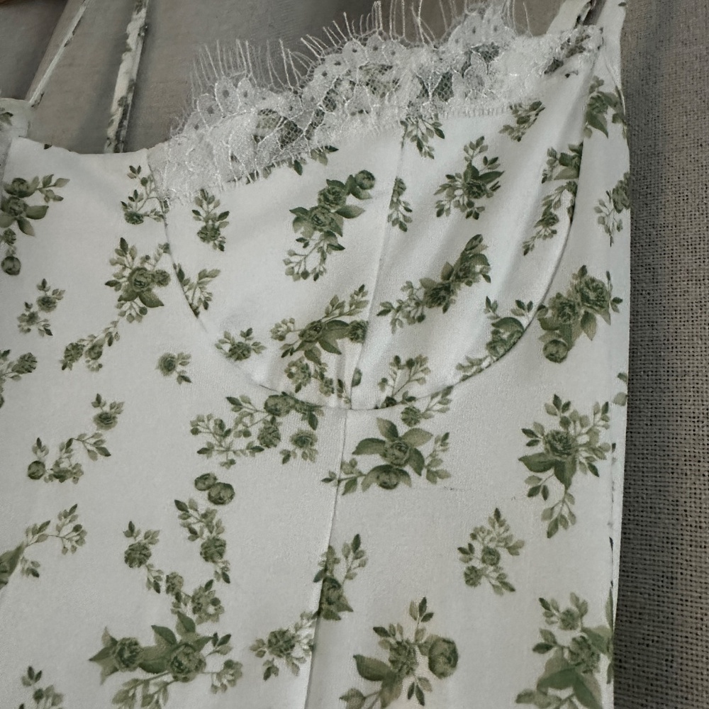 Spring dress - Picture 2 of 5
